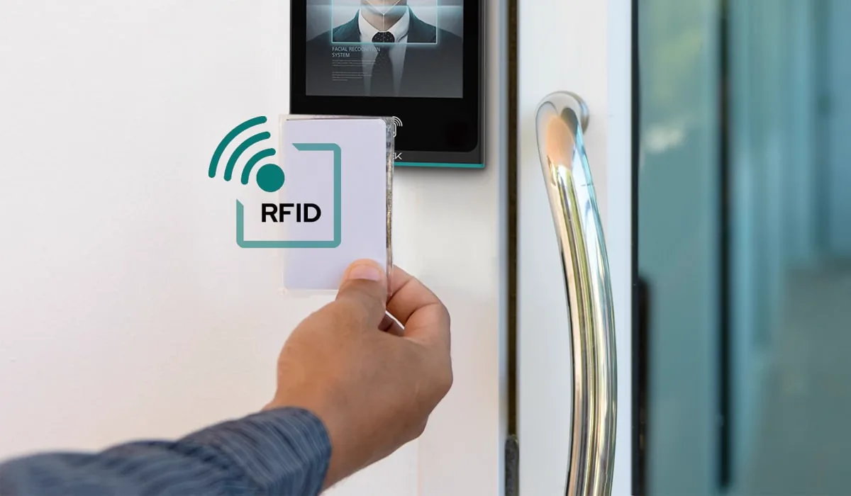 Contrôle d'accès par badge RFID en entreprise